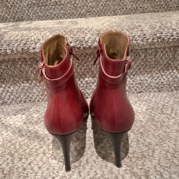 Chic Red Leather Ankle Booties - Picture 2 of 6